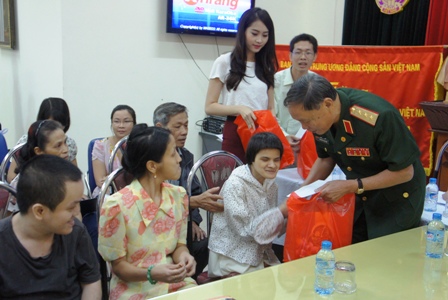 ເສີມຂະຫຍາຍຈິດໃຈໜ້າທີ່ຮັບຜິດຊອບຂອງສັງຄົມ ເພື່ອຜູ້ປະສົບເຄາະຮ້າຍຈາກທາດຜິດສີສົ້ມ